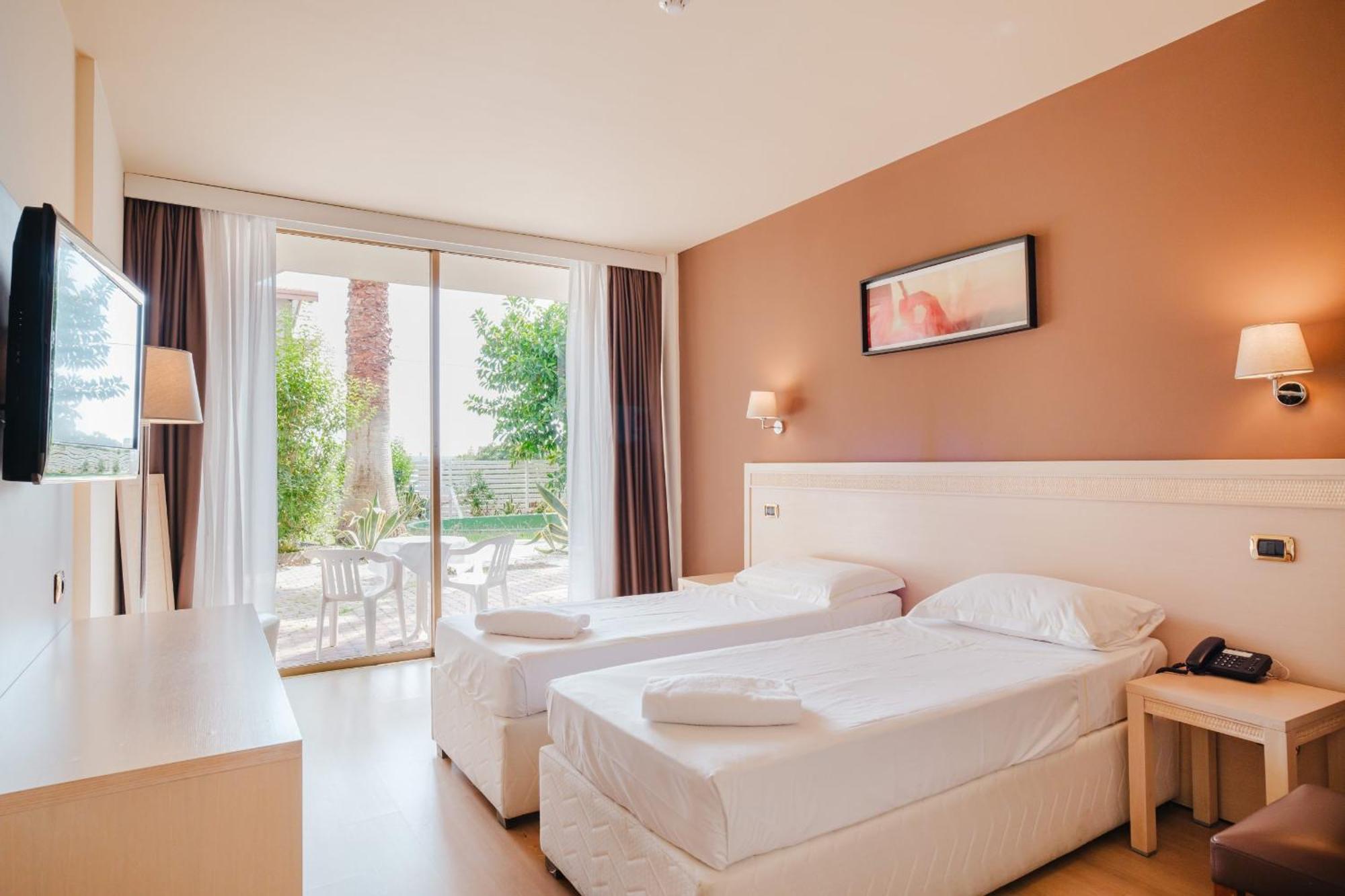 Camera Matrimoniale/Doppia con Letti Singoli con Vista Giardino